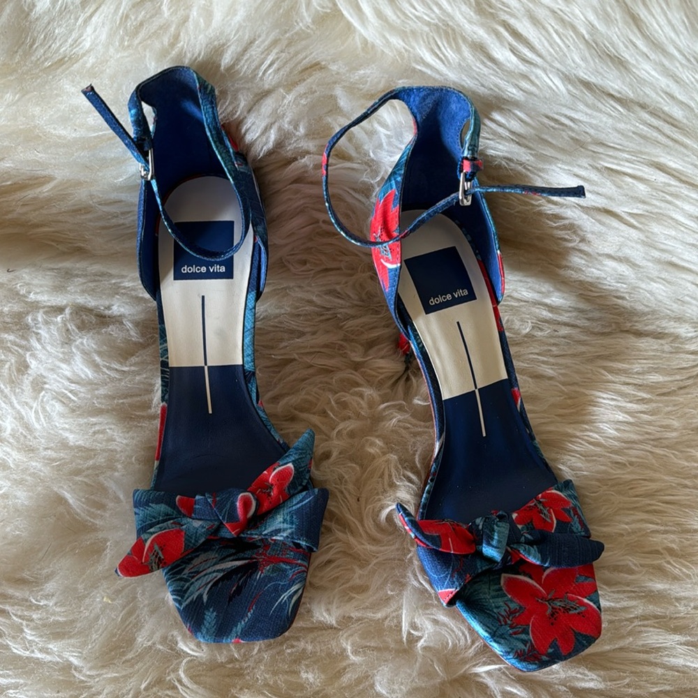 Dolce Vita Blue and Red Floral High Heels 7